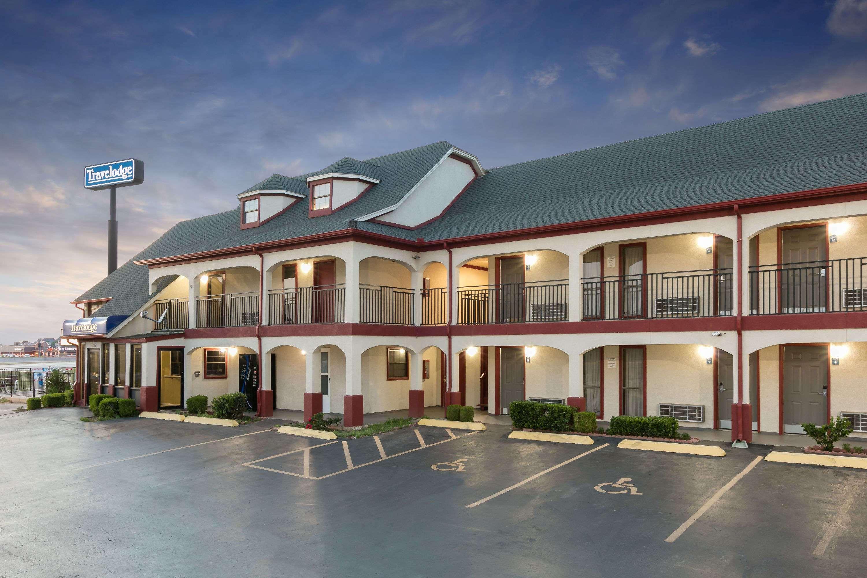 Travelodge Inn & Suites By Wyndham Norman Exterior foto